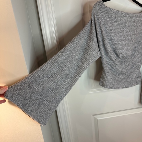 Free People Crazy on You Gray OffShoulder Crop Bell-Sleeve Sweater Women’s Small - Picture 5 of 9